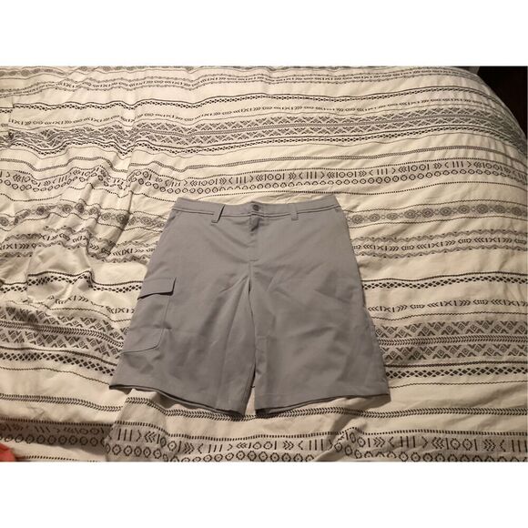 Boys Under Armour Shorts (L) - Picture 1 of 4